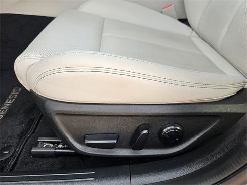 Used 2024 Genesis G70 2.5T image 14