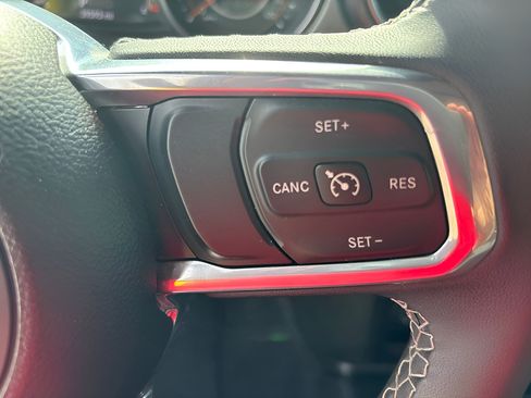 Used 2023 Jeep Gladiator Overland AWD/4WD image 15