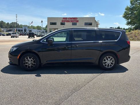 Used 2024 Chrysler Voyager LX image 5