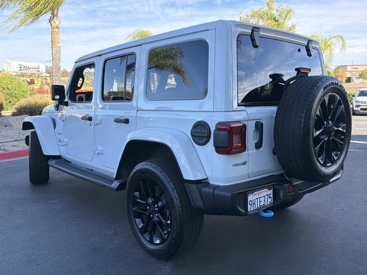 Used 2024 Jeep Wrangler Unlimited Sahara w/ Technology Group AWD/4WD image 16