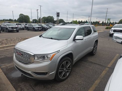 Used 2019 GMC Acadia Denali w/ Technology Package AWD/4WD image 2