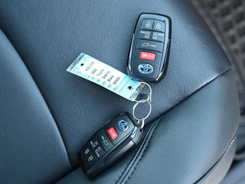 Used 2025 Toyota Sienna XSE image 45