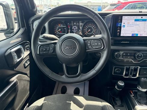 Used 2025 Jeep Wrangler Unlimited Sport AWD/4WD image 17