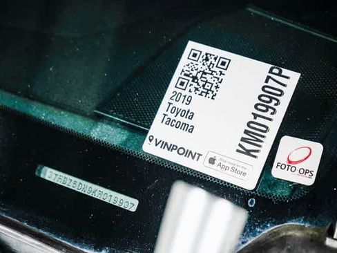 Used 2019 Toyota Tacoma TRD Sport w/ Technology Package image 28