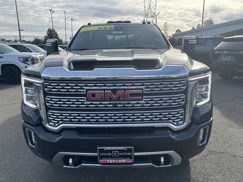 Used 2022 GMC Sierra 3500 Denali image 2