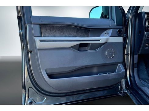 Used 2021 Ford Expedition Limited image 20