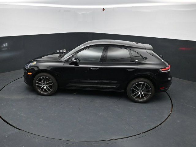 Used 2025 Porsche Macan AWD/4WD image 45