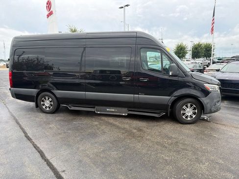 Used 2021 Mercedes-Benz Sprinter 2500 image 2