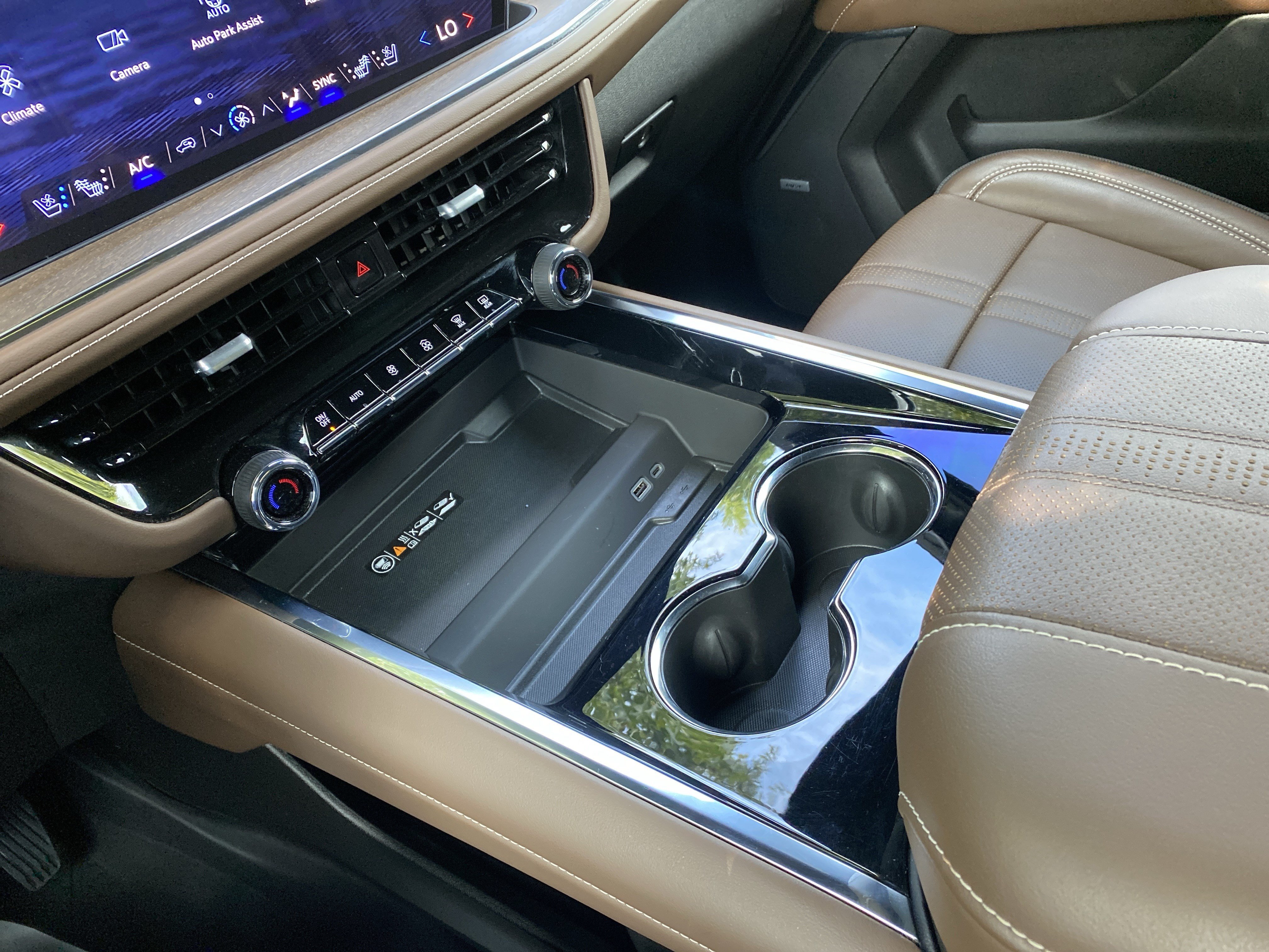 Used 2025 Chevrolet Tahoe High Country AWD/4WD image 31