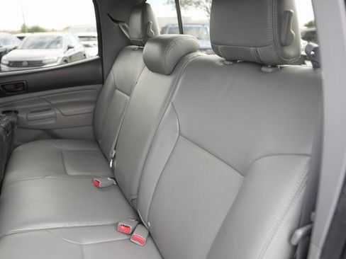 Used 2014 Toyota Tacoma PreRunner image 13