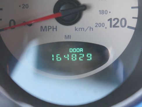 Used 2004 Chrysler PT Cruiser Limited FWD image 19