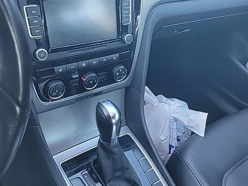 Used 2014 Volkswagen Passat 1.8T SE image 5