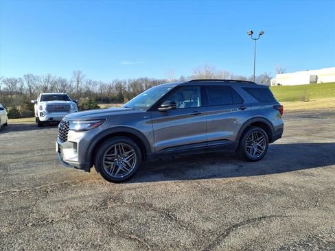 Used 2025 Ford Explorer ST-Line w/ ST-Line Street Pack image 35