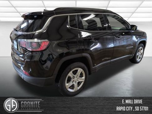 Used 2024 Jeep Compass Latitude AWD/4WD image 5