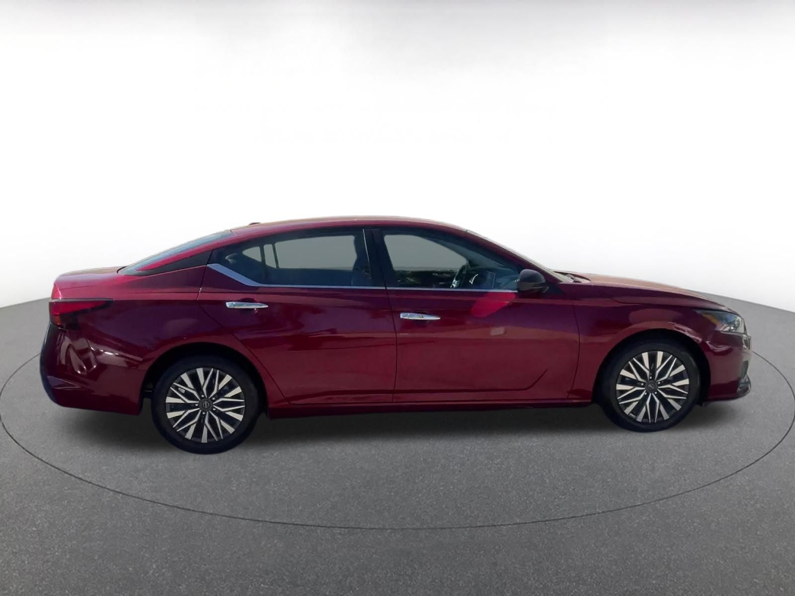 Used 2025 Nissan Altima 2.5 SV FWD image 15