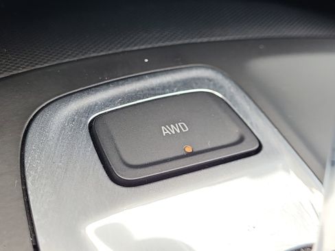 Used 2020 Chevrolet Equinox LS image 28