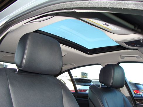 Used 2013 BMW 528i xDrive Sedan image 12