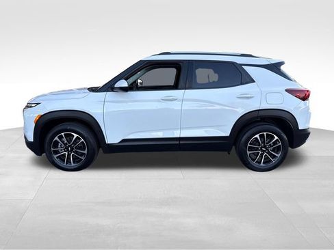 Certified 2025 Chevrolet TrailBlazer LT FWD image 2