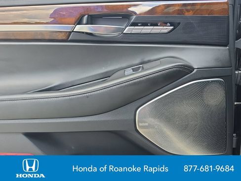 Used 2017 Genesis G90 5.0 Ultimate RWD image 14