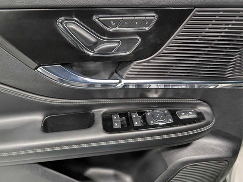 Used 2022 Lincoln Corsair AWD w/ Premium Package image 38