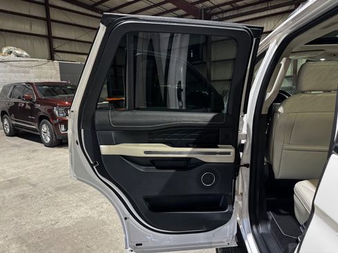 Used 2019 Ford Expedition Platinum image 13