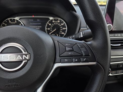 Used 2025 Nissan Altima 2.5 SV FWD image 21
