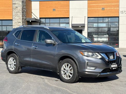Used 2017 Nissan Rogue SV w/ SV Premium Package AWD/4WD image 1