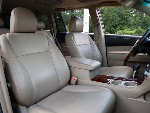 Used 2011 Toyota Highlander Limited w/ Tow Pkg FWD image 16