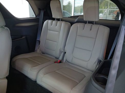 Used 2015 Ford Explorer XLT w/ Equipment Group 202A FWD image 28