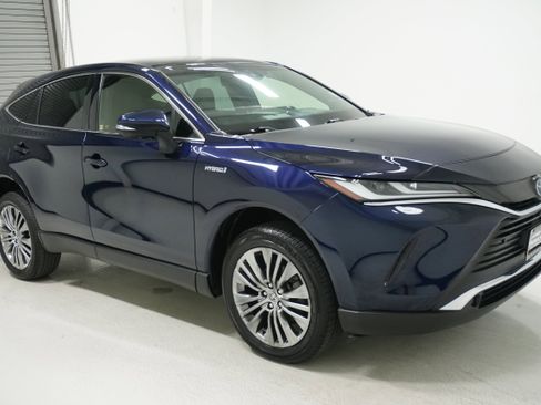 Used 2021 Toyota Venza Limited w/ Advanced Technology Package image 3