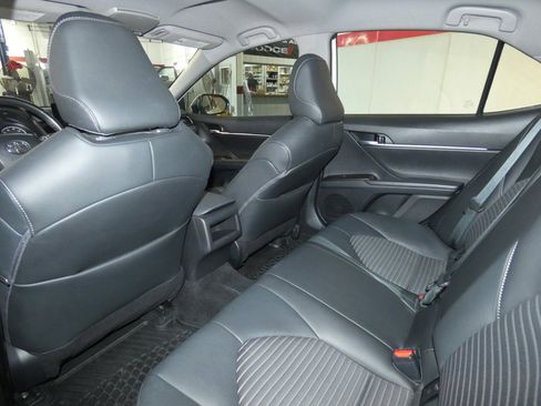 Used 2024 Toyota Camry SE image 19