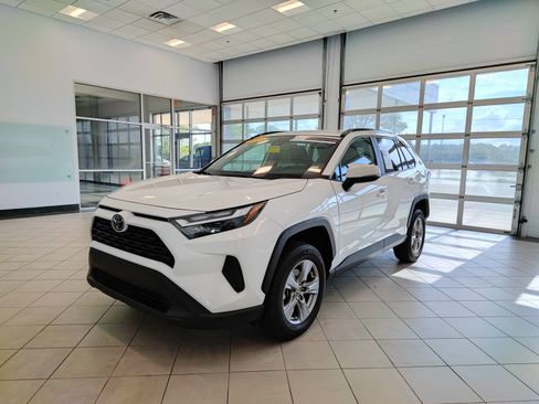 Used 2025 Toyota RAV4 XLE FWD image 7