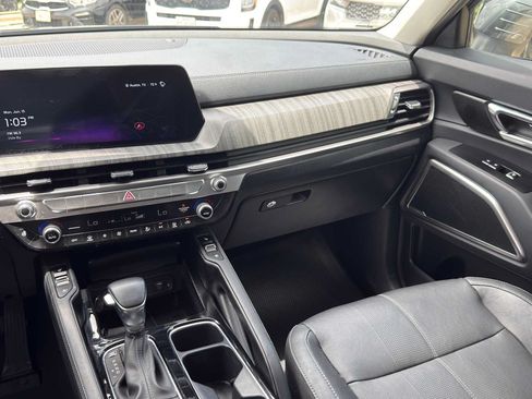 Certified 2024 Kia Telluride EX w/ EX Captain's Chair Package AWD/4WD image 30