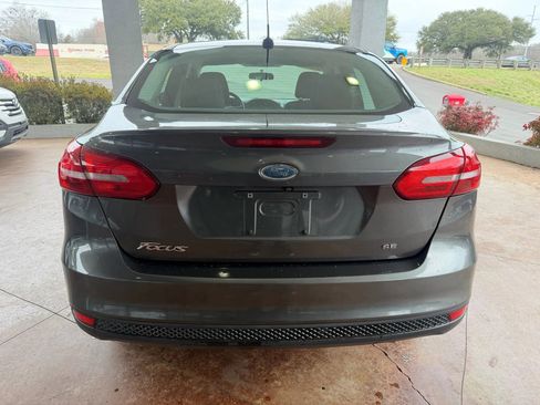 Used 2017 Ford Focus SE image 3