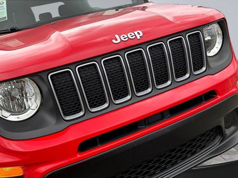 Used 2023 Jeep Renegade Latitude AWD/4WD image 33