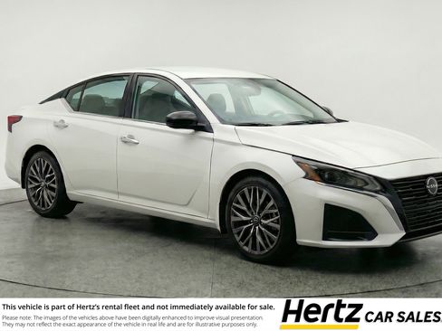 Used 2025 Nissan Altima 2.5 SV image 1