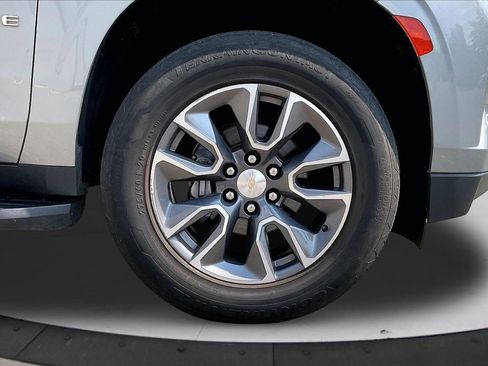 Used 2023 Chevrolet Tahoe LT w/ Luxury Package AWD/4WD image 36