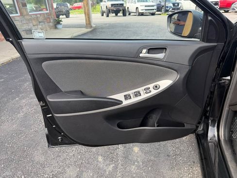 Used 2014 Hyundai Accent GS FWD image 12