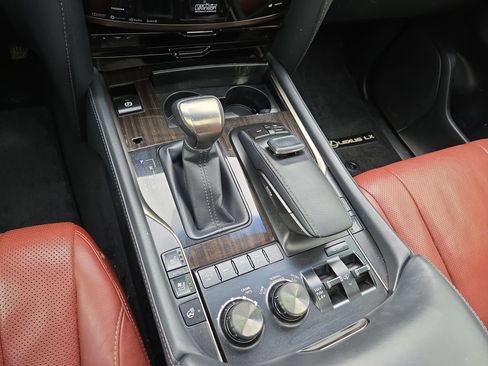 Used 2019 Lexus LX 570 4WD w/ Luxury Package image 22