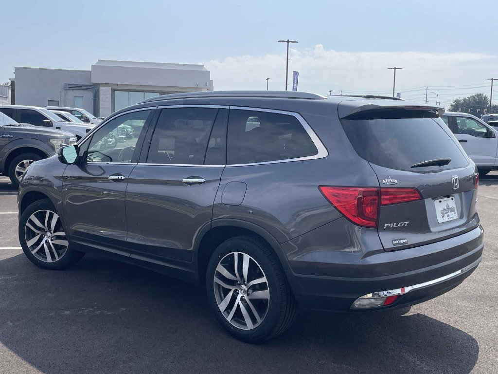 Used 2017 Honda Pilot Touring image 5