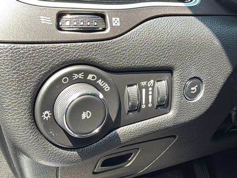 Used 2019 Jeep Cherokee Limited w/ Technology Group AWD/4WD image 22