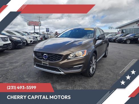 Used 2015 Volvo V60 T5 Cross Country AWD/4WD image 1
