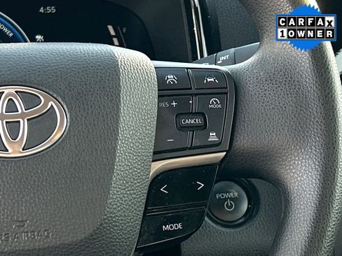 Used 2025 Toyota Camry SE image 14