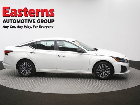 Used 2025 Nissan Altima 2.5 SV FWD image 43