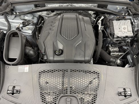 Certified 2025 Porsche Macan image 54