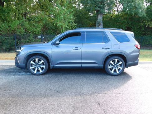 Certified 2023 Honda Pilot Touring image 9