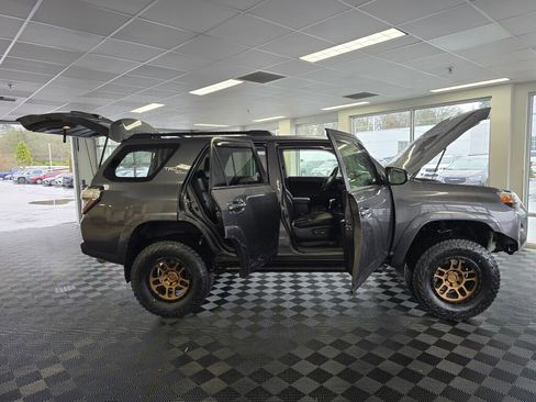 Used 2022 Toyota 4Runner TRD Off-Road Premium image 17