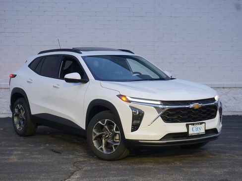 New 2026 Chevrolet Trax LT w/ Sunroof Package image 2