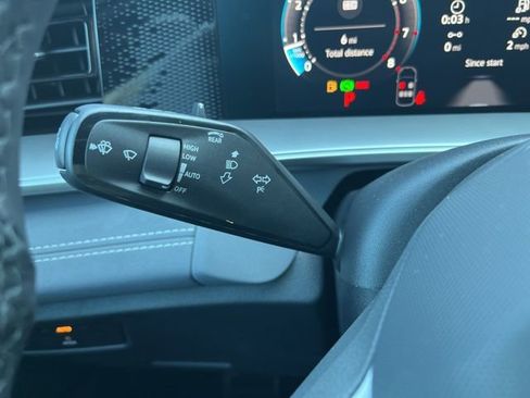 New 2026 Volkswagen Tiguan SE R-Line FWD image 11