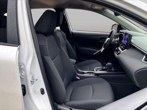 Used 2026 Toyota Corolla Cross LE FWD image 9
